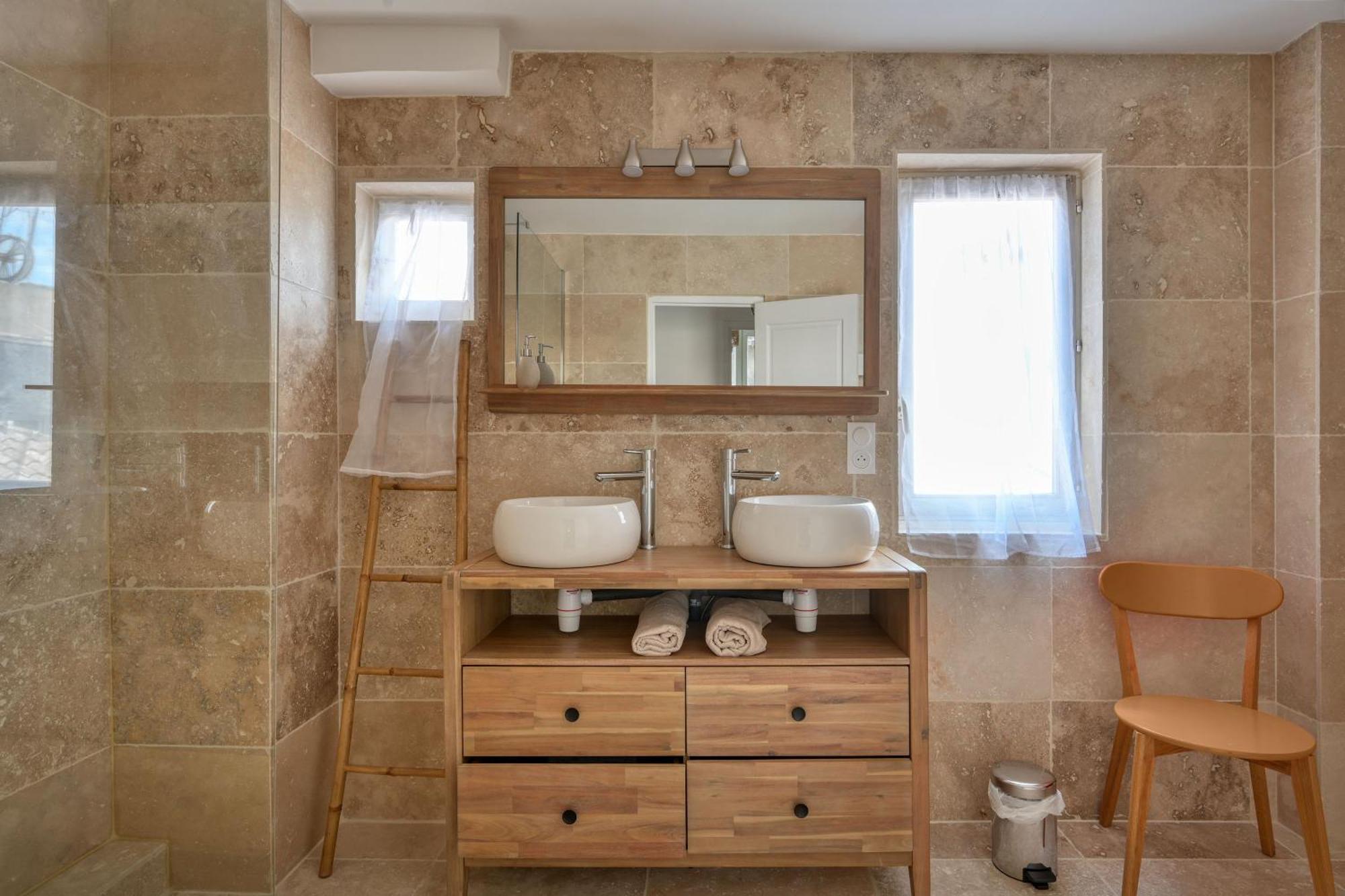 Appartement Oasis Provencale - Clim - Wifi - Parking Gratuit A 200m Avignon